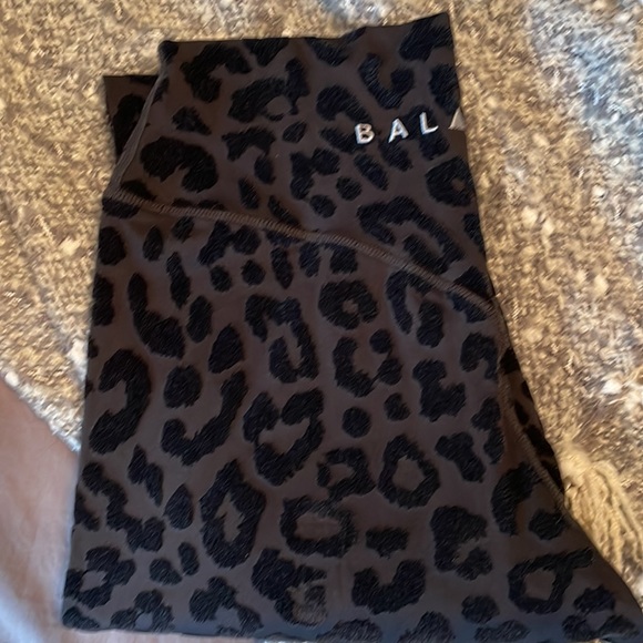 Vitality/Balance velvet cheetah leggings - Picture 2 of 6